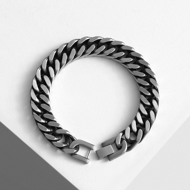유화 무광 다크실버 12mm 써지컬스틸 촘촘 체인 팔찌 - 메인 이미지