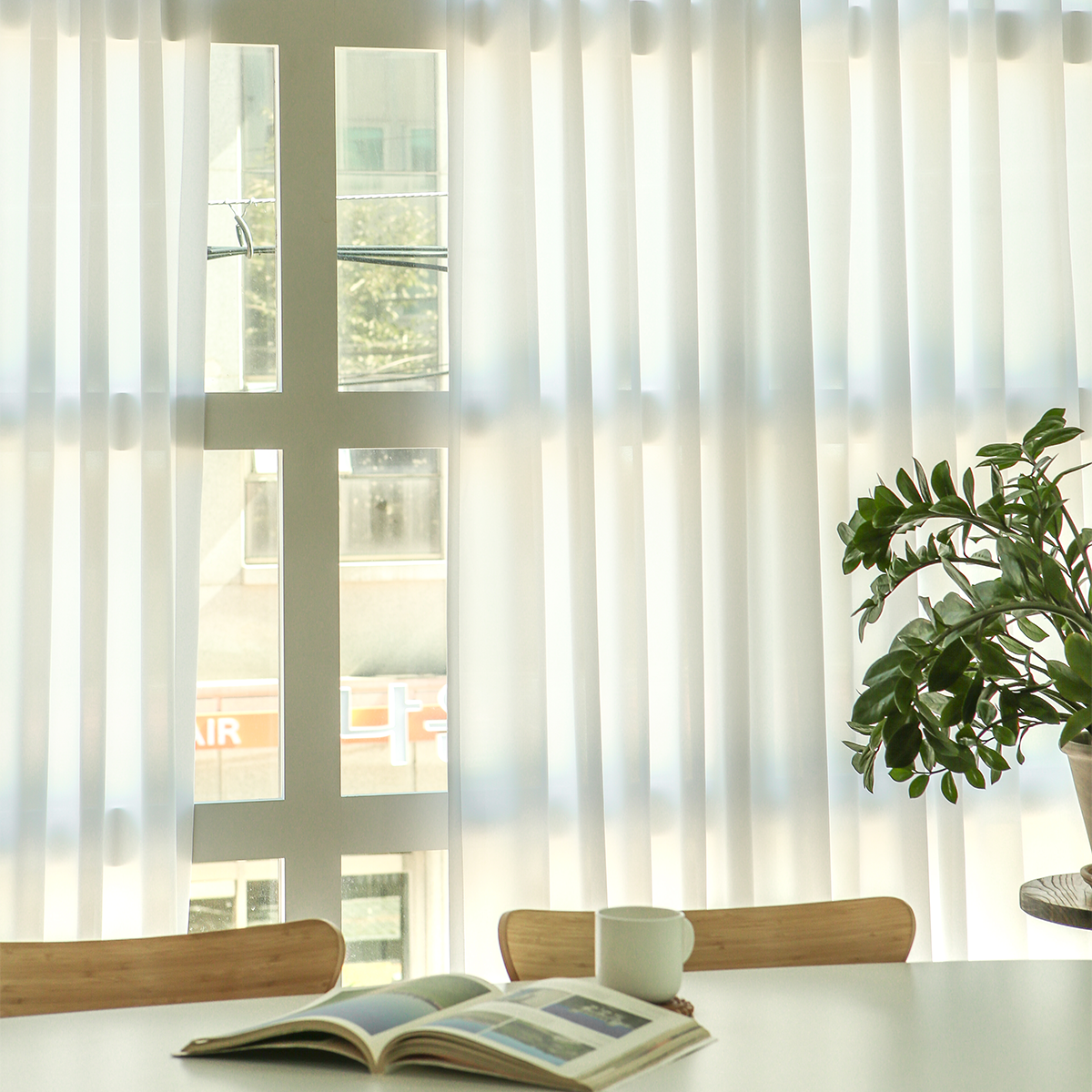 아르일랑 쉬폰 차르르 커튼 거실 안방 커텐 1cm 나비주름 금속핀 기본 심플쉬폰 화이트