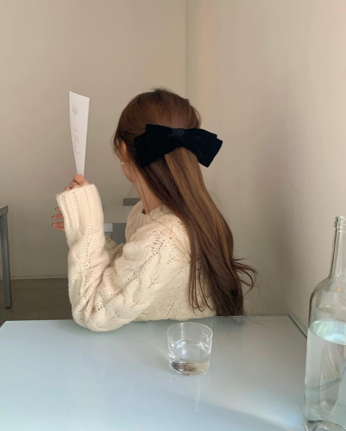 아미앙스 벨벳 리본 겨울 가을 큰 반묶음 올림머리 자동핀 연말 파티 - 상세 이미지 3