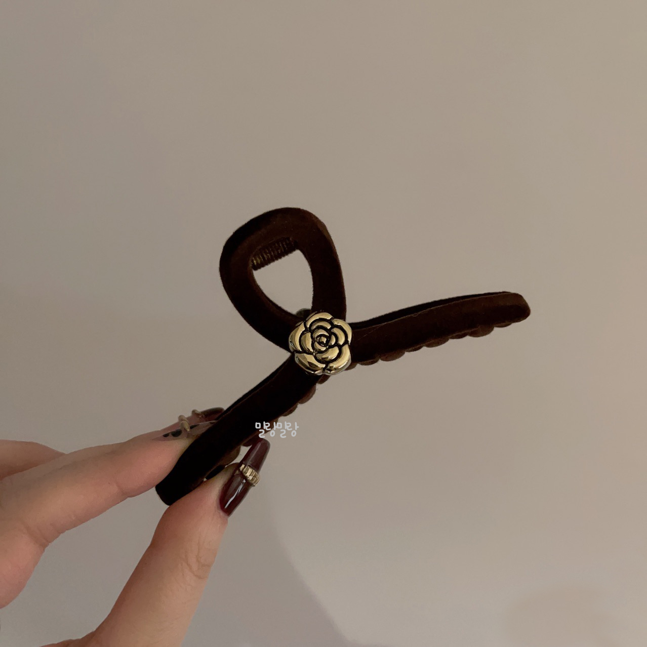 벨벳 집게핀 카멜리아 꽃 겨울 집게삔 올림머리 명품 헤어핀 - 상세 이미지 4