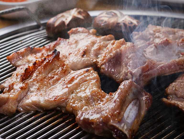 한돈 양념 돼지 갈비 구이 밀키트 1kg 택배 (미소그릴 갈비) - 상품 이미지