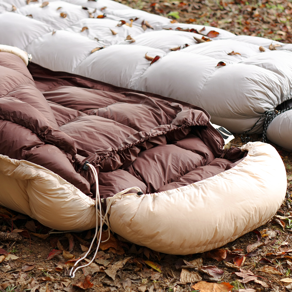 어반캠퍼 다우니페더 덕다운 침낭 차박 백패킹 캠핑침낭 오리털 충전재 900g, 밀키베이지