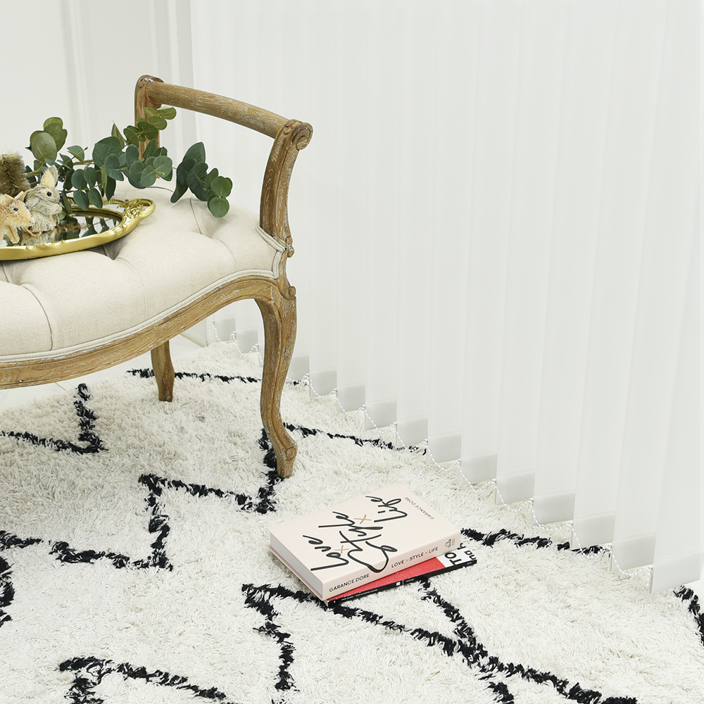 아라크네 버티컬 블라인드 코지 30x30