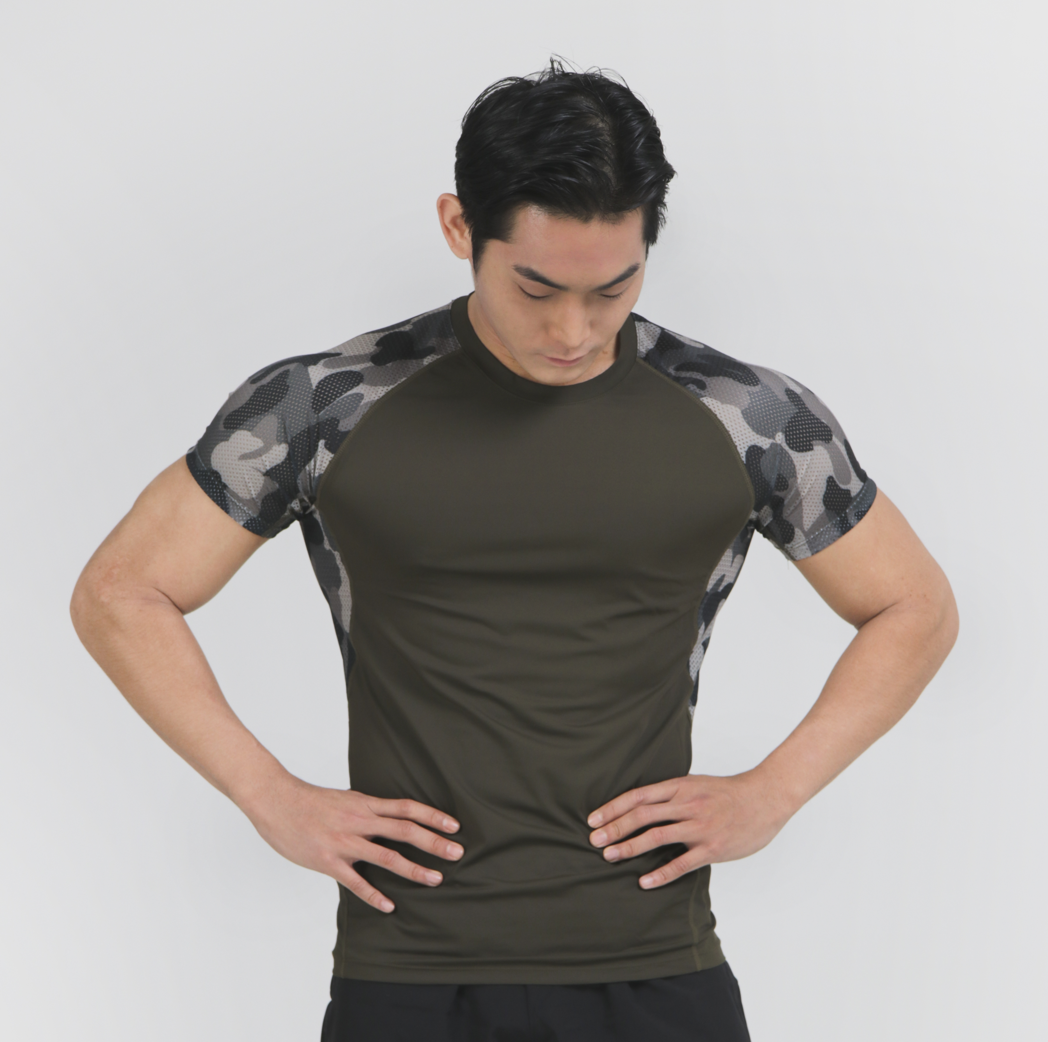 머슬핏 밀리터리 컴프레션 기능성 반팔 로카 티셔츠 - 상품 이미지