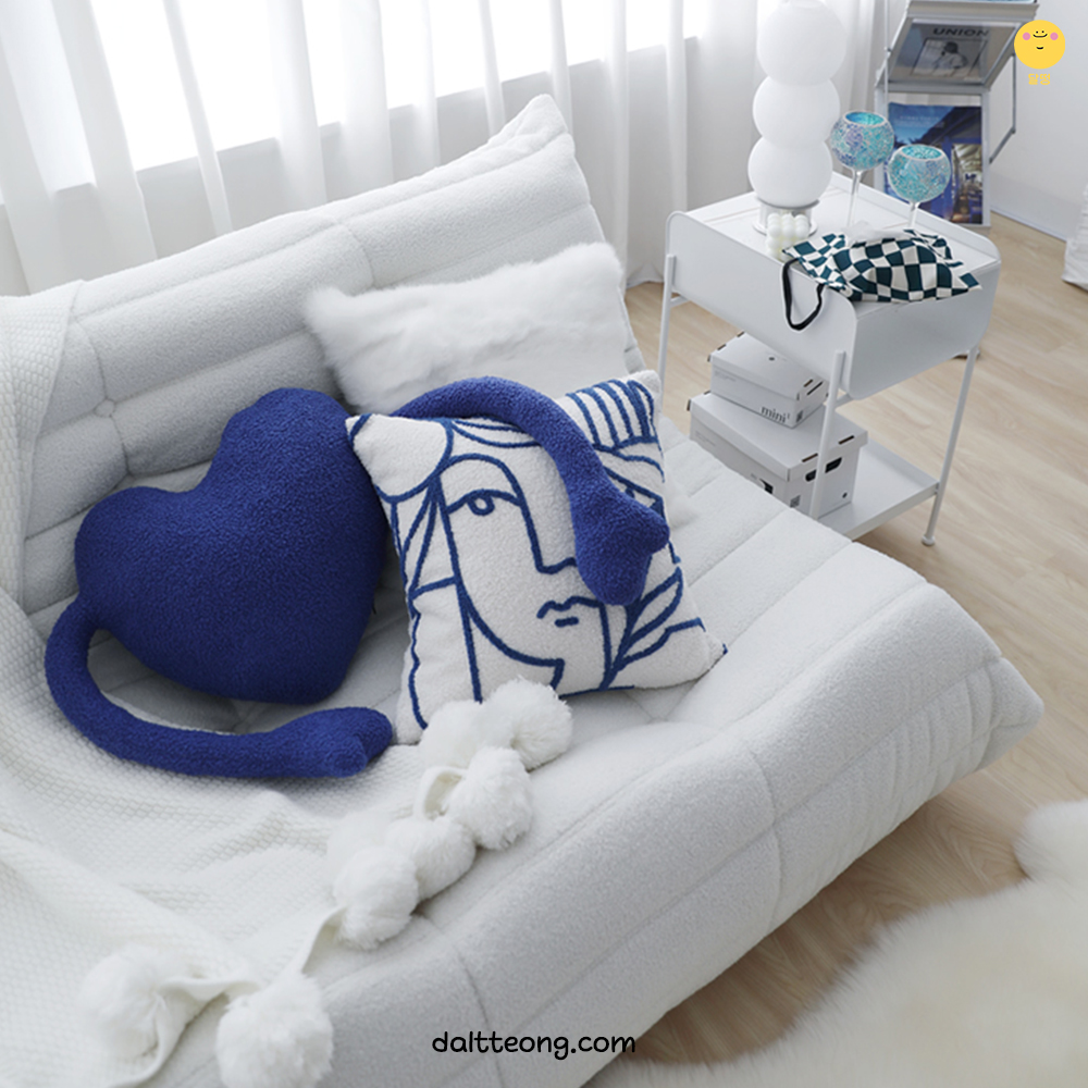 달떵 블루 하트 디자인A 쇼파 침대 쿠션 북유럽 인테리어 포인트 수입 고급 감성 패브릭