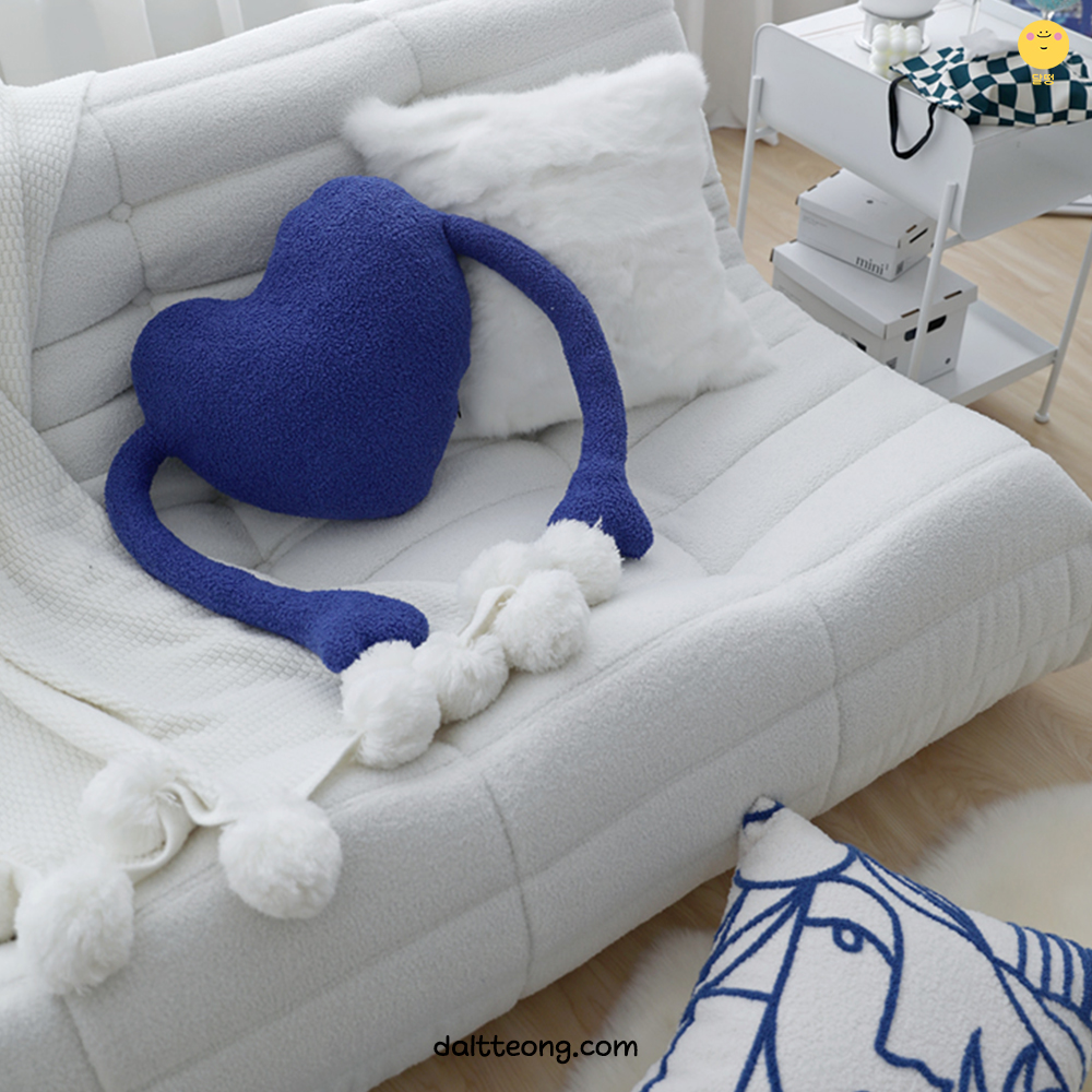 달떵 블루 하트 디자인A 쇼파 침대 쿠션 북유럽 인테리어 포인트 수입 고급 감성 패브릭