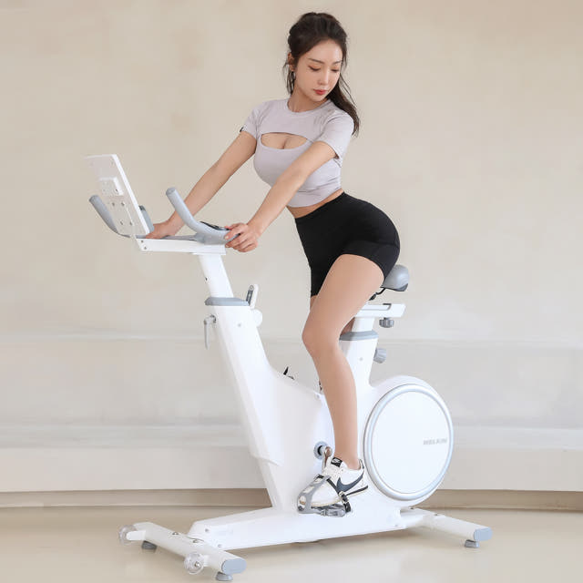 멜킨 스피닝 실내자전거 스핀바이크 헬스 사이클 가정용 홈트 운동기구
