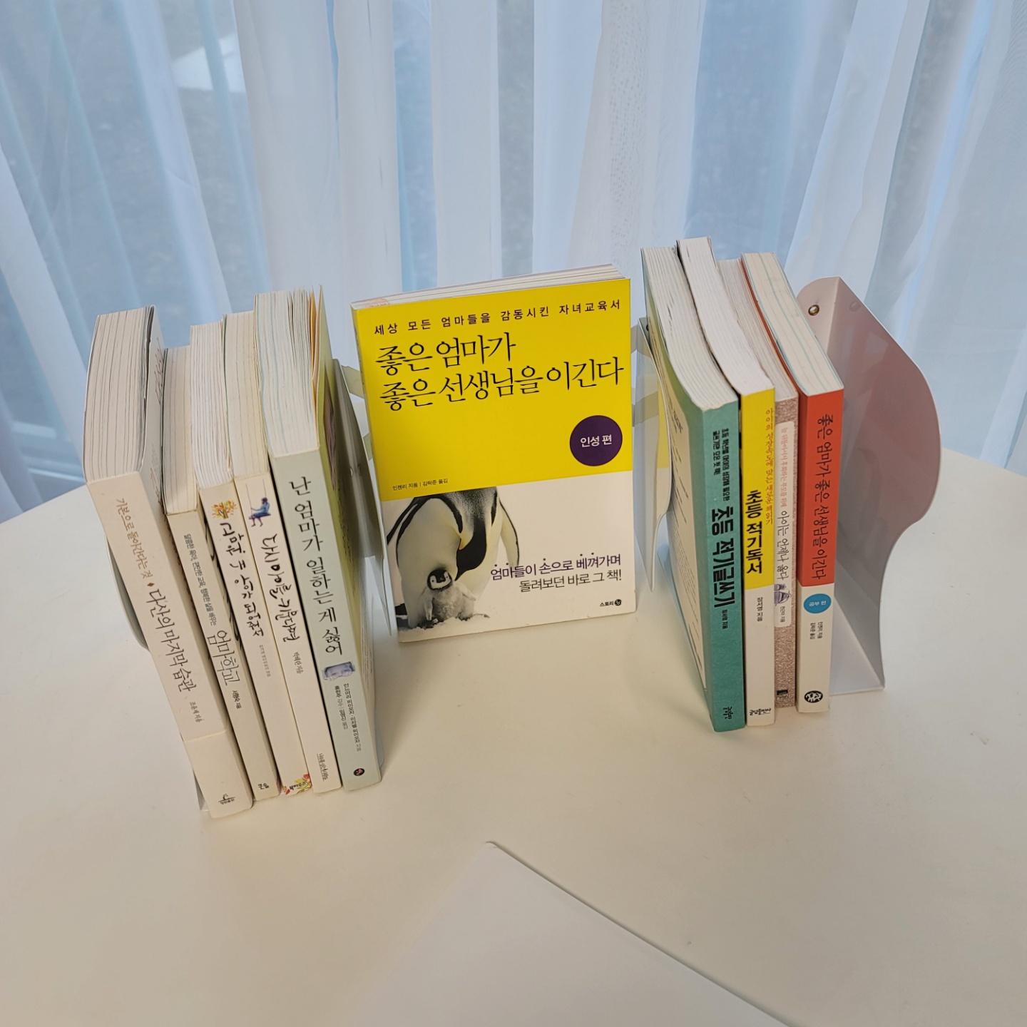 화이트 철재 책꽂이 자바라 길이조절 접이식 책꽂이 와이드 3칸 - 상세 이미지 2