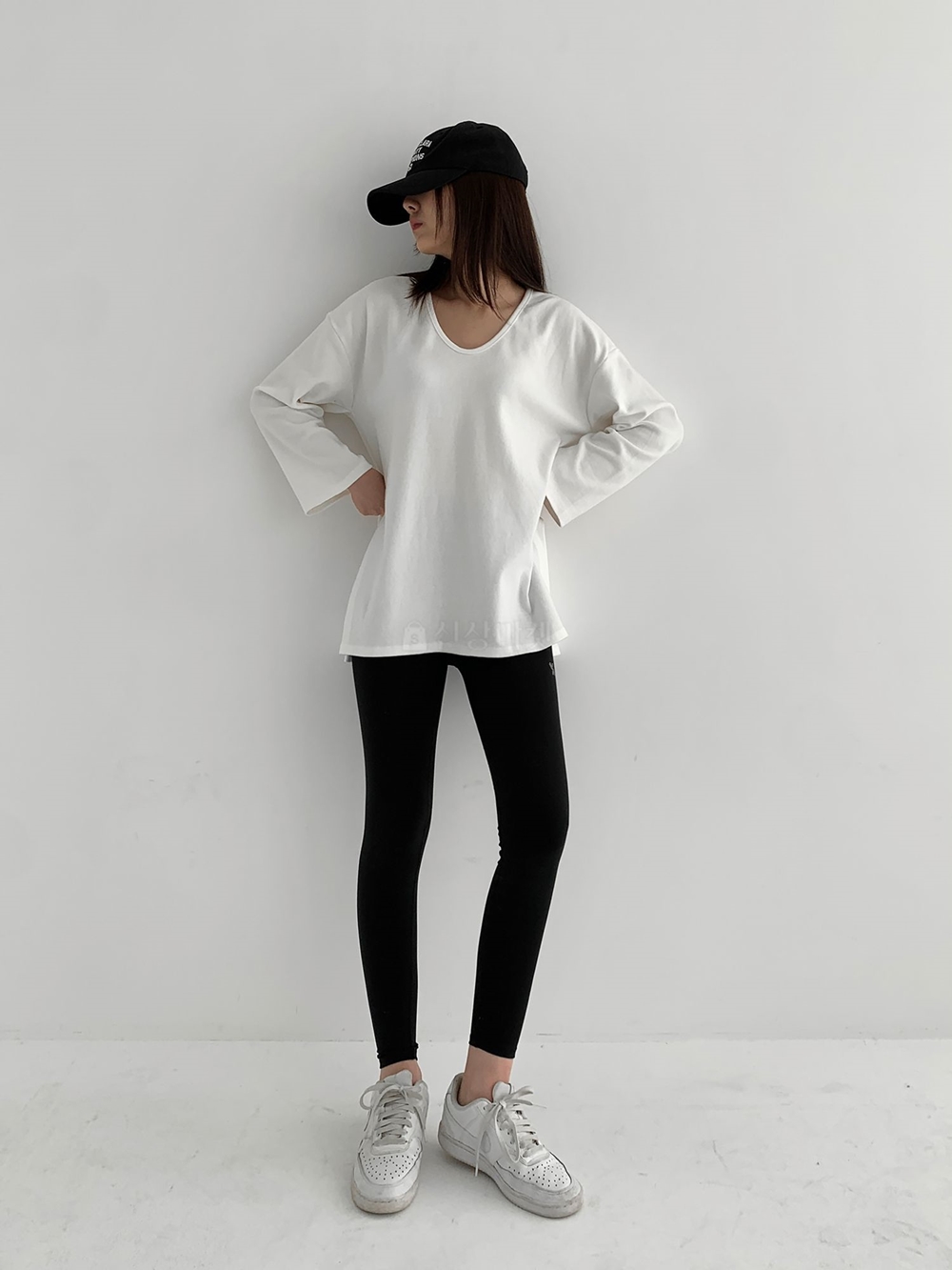 기모 롱티셔츠 여성 루즈핏 유넥 옆트임 이너 레이어드 이미지 2