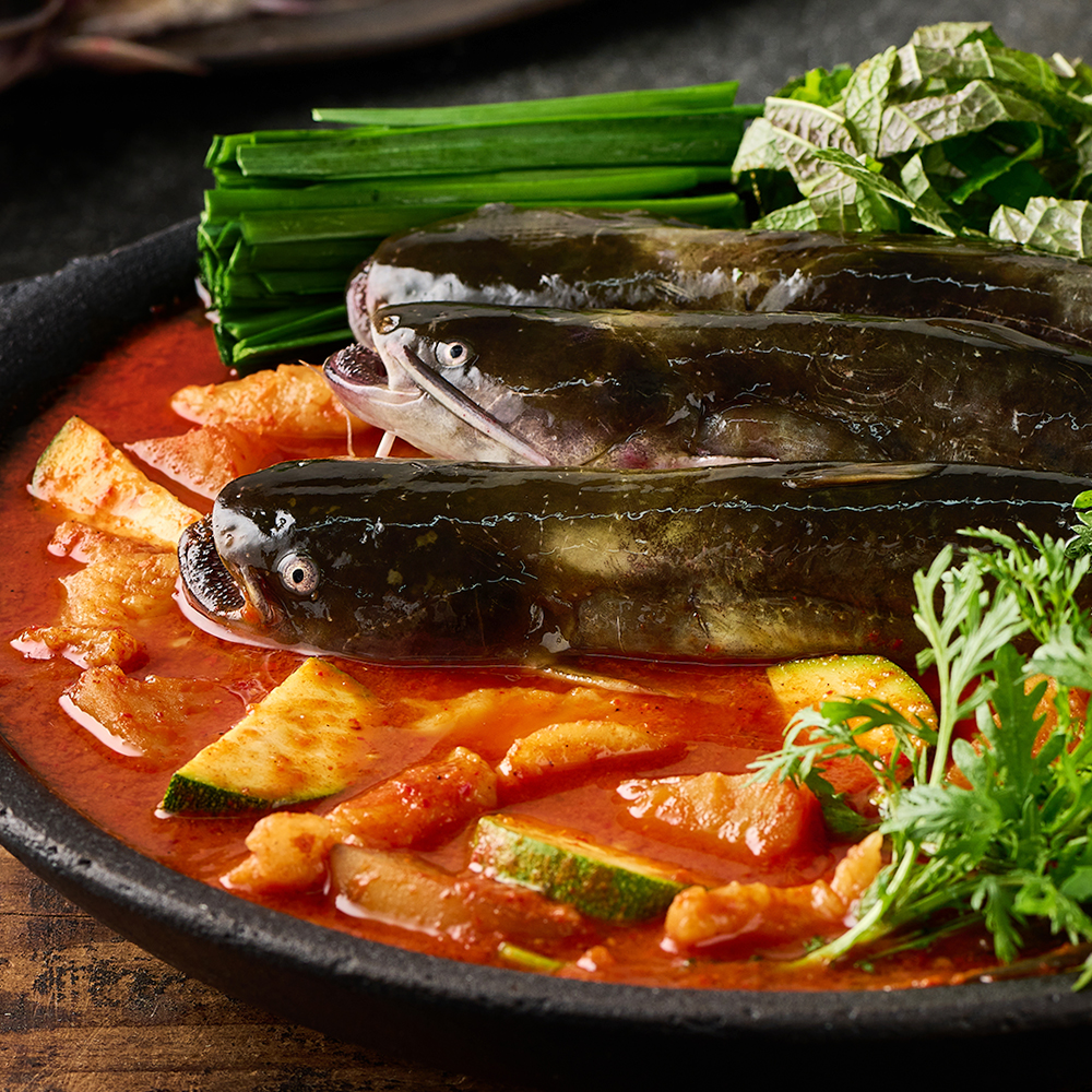 팔팔 메기 매운탕 밀키트 소 2인분 & 펜션 캠핑 여행요리 안주 집안행사 - 상품 이미지