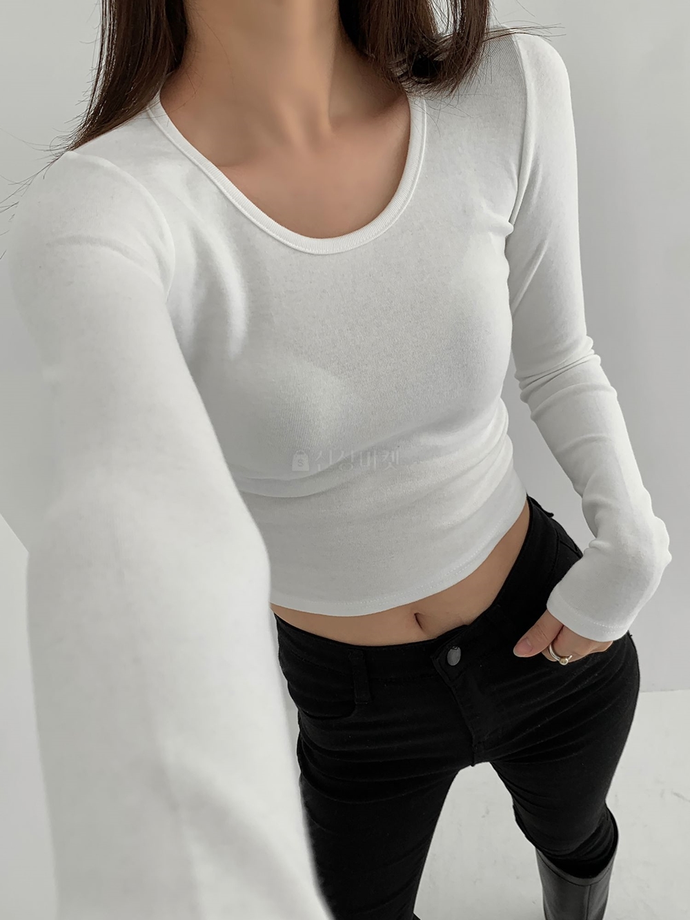 여성 기모 크롭 티셔츠 유넥 슬림 레이어드 겨울 이미지 3