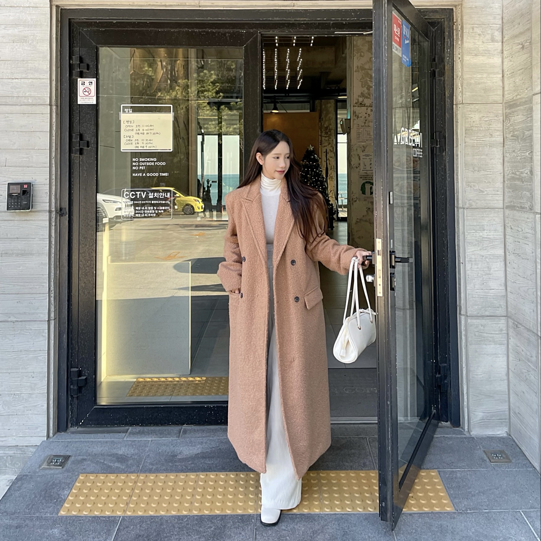 [남녀공용 / 멋쁨 시밀러룩 / 국내생산] 부드러운 푸들 오버핏 울 더블롱코트 2color 상세 이미지 24