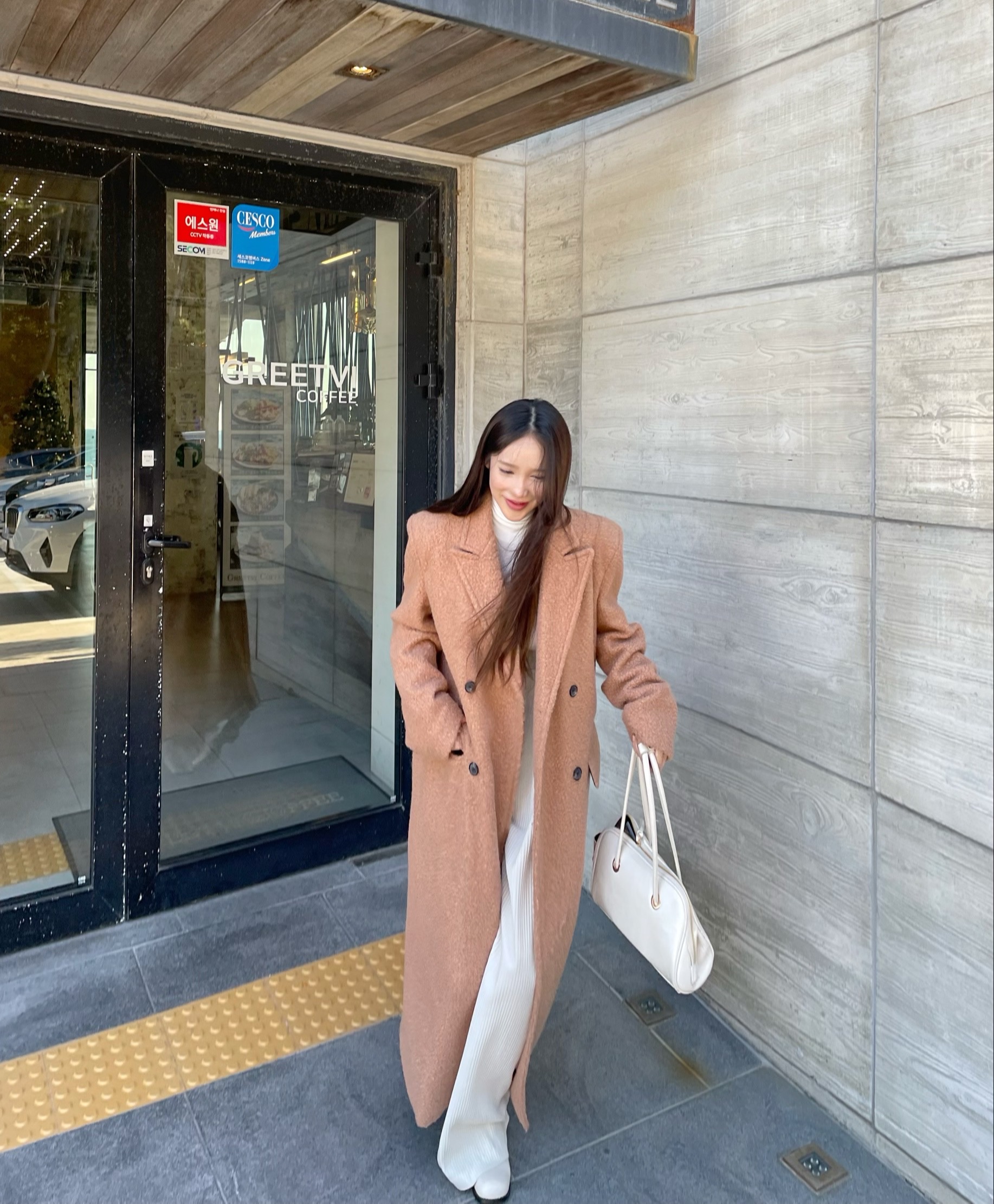 [남녀공용 / 멋쁨 시밀러룩 / 국내생산] 부드러운 푸들 오버핏 울 더블롱코트 2color 상세 이미지 32