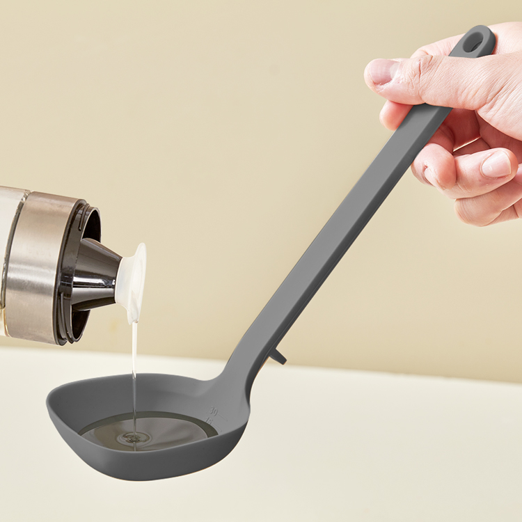 바닥에 닿지 않는 실리콘 일체형 계량 국자 4colors