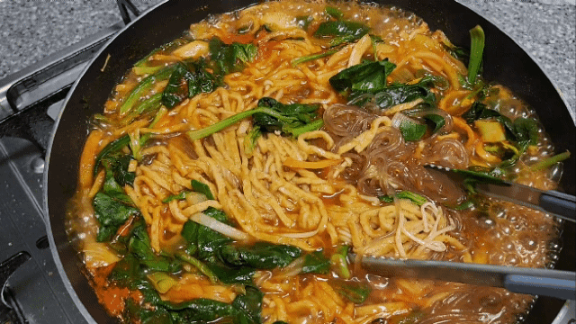 군산 매운 잡채 택배 매콤잡채 밀키트 군산공설시장 맛집 1팩 2인분 - 상세 이미지 3