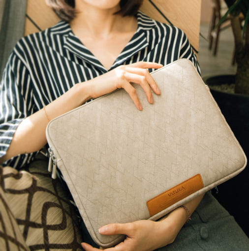 바투카 밀퍼드 파우치의 부드러운 질감 이미지