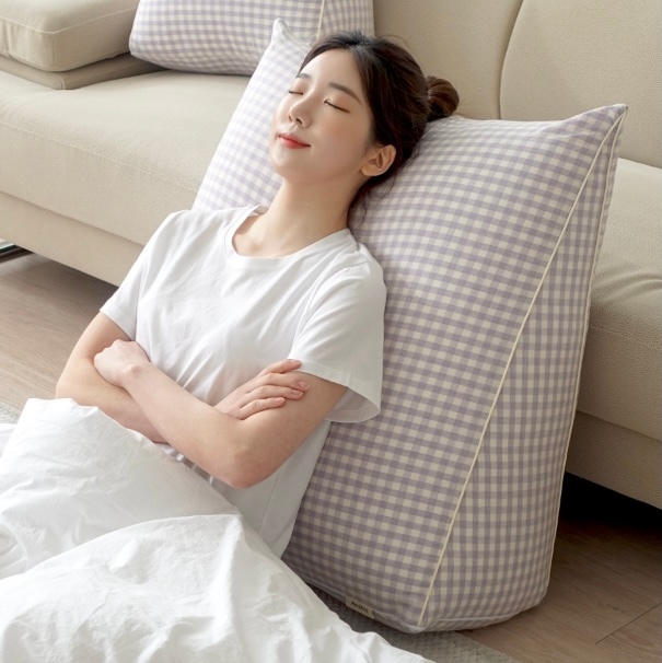 집앤콕 삼각 등받이쿠션 침대 쇼파 허리 중형 등쿠션 ML 코튼베이지