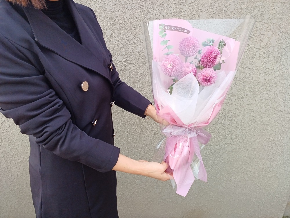 유스풀몰 사진과 같은 퐁퐁 한다발 졸업식 꽃배달 싼곳 생화 택배 이미지 6