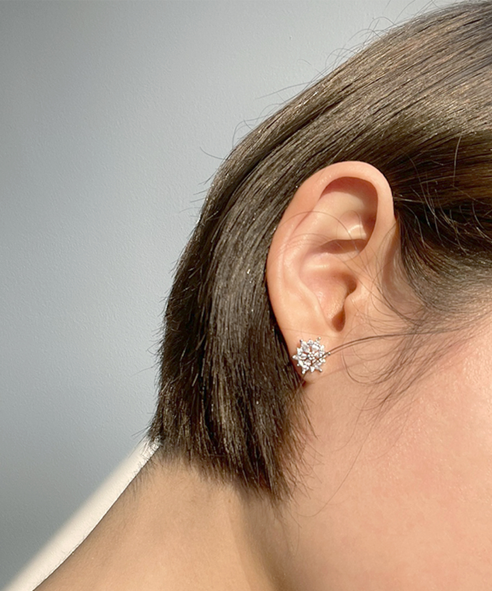 마퀴즈 눈꽃 큐빅 귀걸이 Earrings - 상세 이미지 4