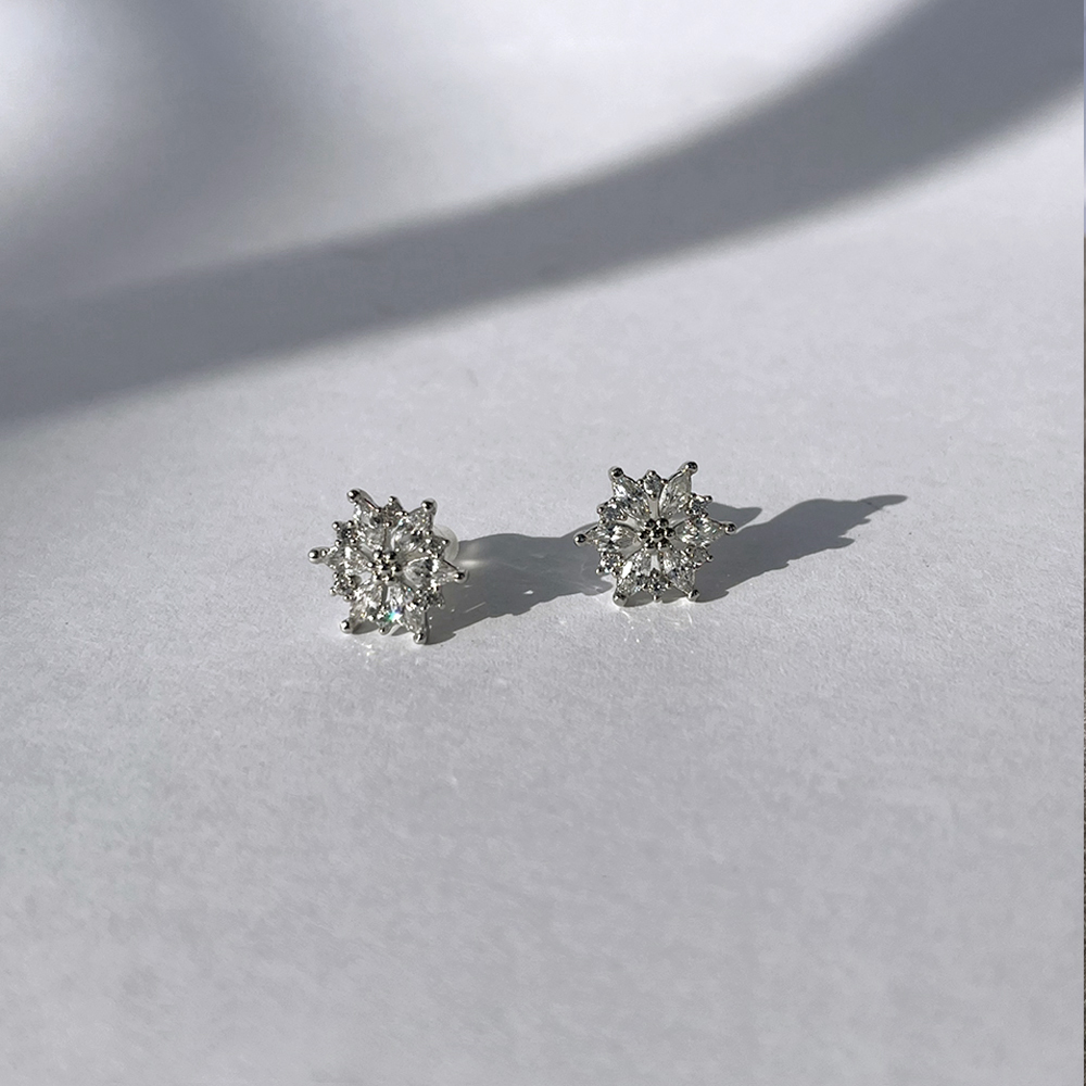 마퀴즈 눈꽃 큐빅 귀걸이 Earrings - 상세 이미지 2