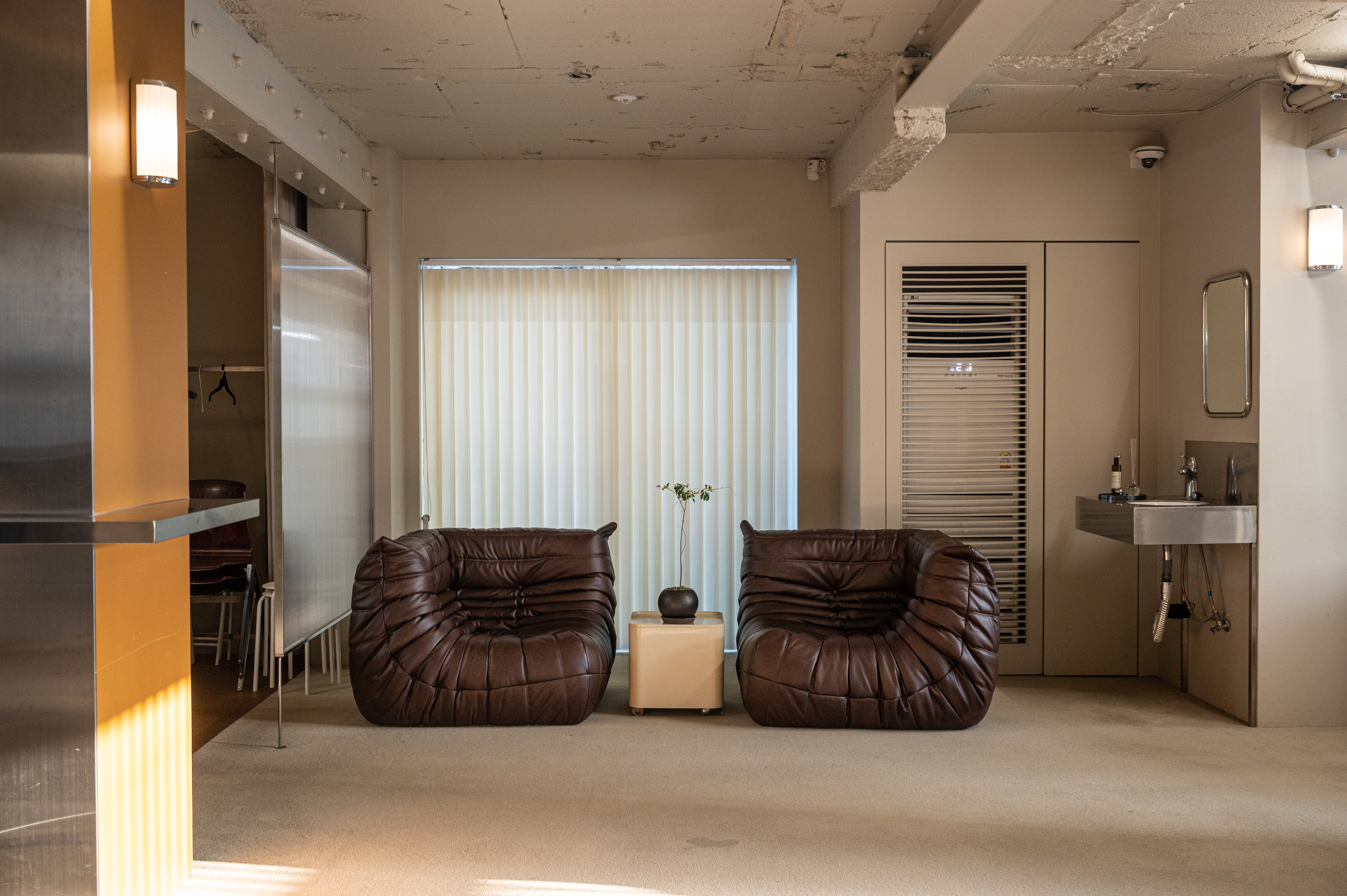 PH17 코너+코너 가죽모듈쇼파 내추럴 통가죽 천연면피 전체가죽 4인 번데기 빈백소파