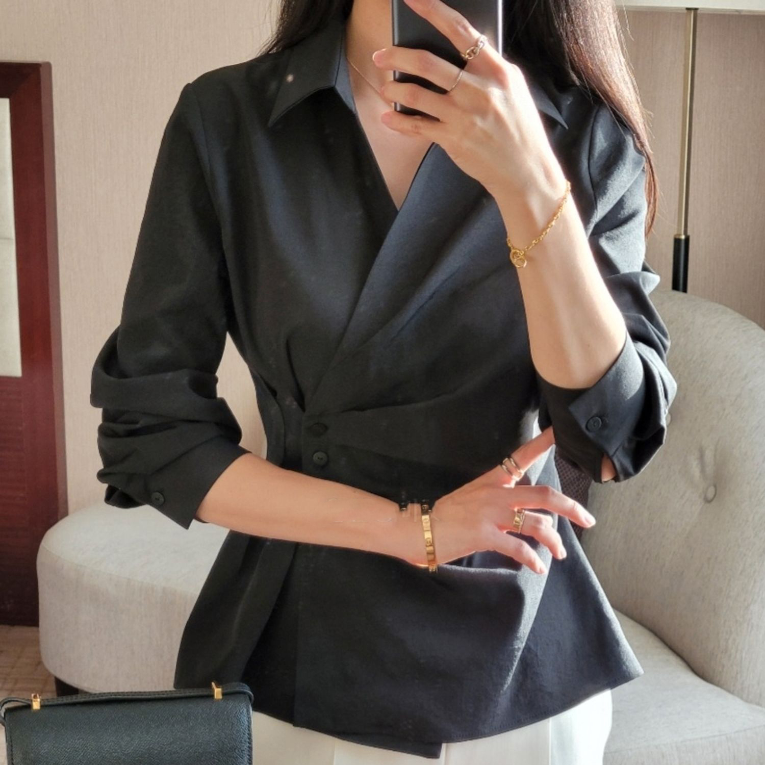 핀느 핀턱주름 사선 랩 카라 블라우스 3col 봄 가을 셔링 브이넥 실키 하객 제이플로우 이미지 4