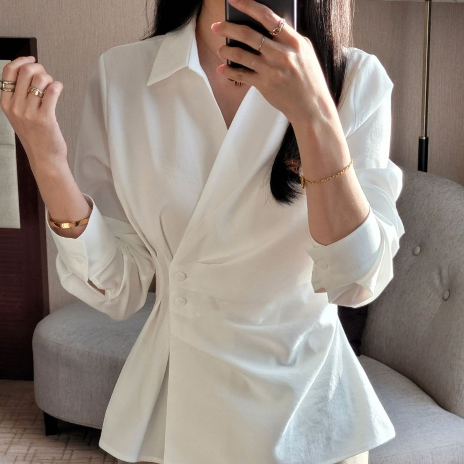 핀느 핀턱주름 사선 랩 카라 블라우스 3col 봄 가을 셔링 브이넥 실키 하객 제이플로우 이미지 3