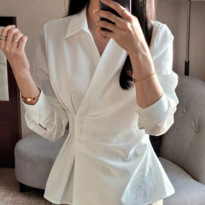 핀느 핀턱주름 사선 랩 카라 블라우스 3col 봄 가을 셔링 브이넥 실키... 착용 후기 | 사이즈/핏 총정리 - 상품 이미지 3