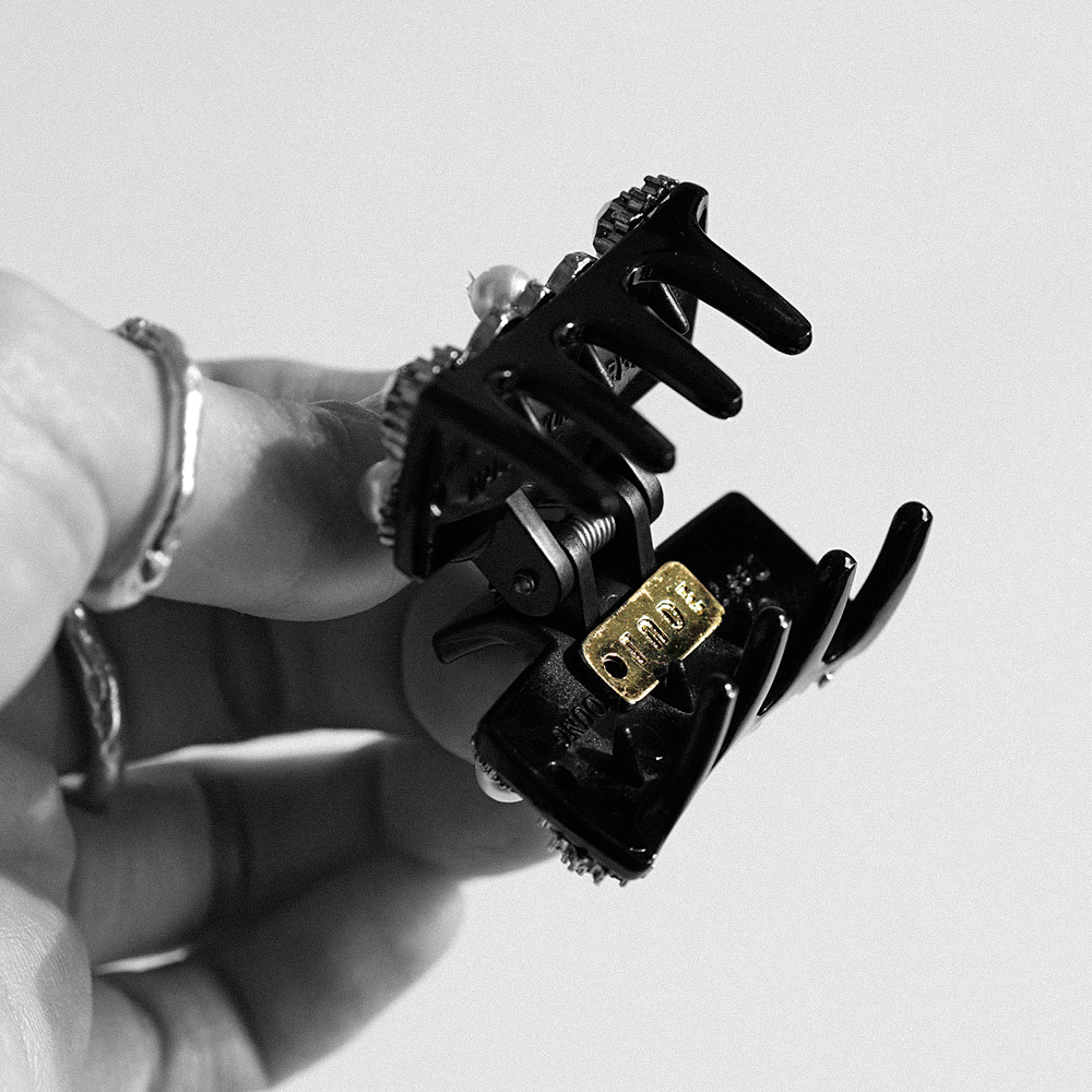 루드 클래식 블루밍 스몰 헤어클립 L23SSAC4