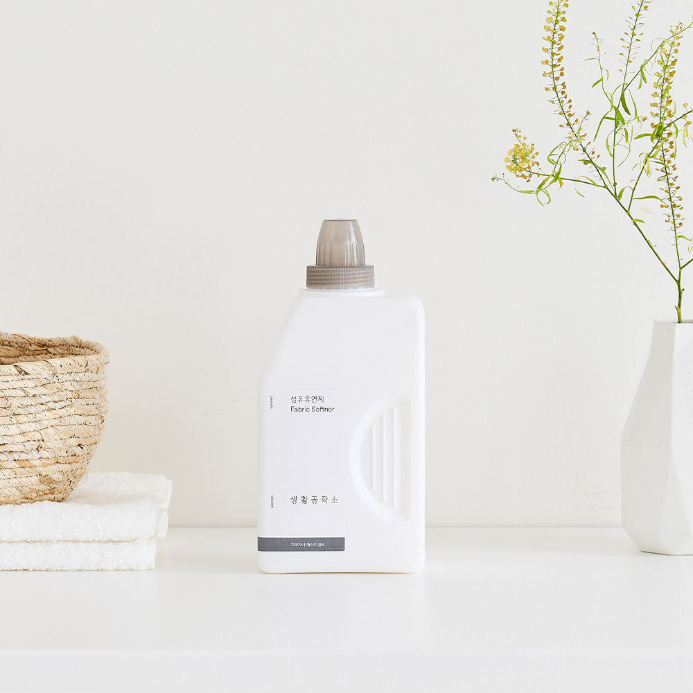 생활공작소 대용량 섬유유연제 1.5L 릴리향 제품 이미지