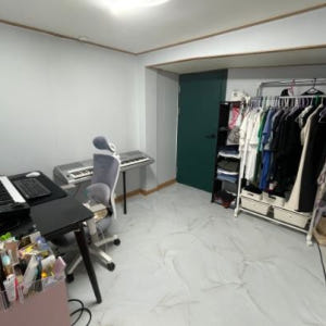 아리아스토어 두꺼운 접착식 데코타일 장판 PVC 붙이는 바닥타일 60x6... 솔직 후기 | 실제 배치 사진 포함 - 상품 이미지 3