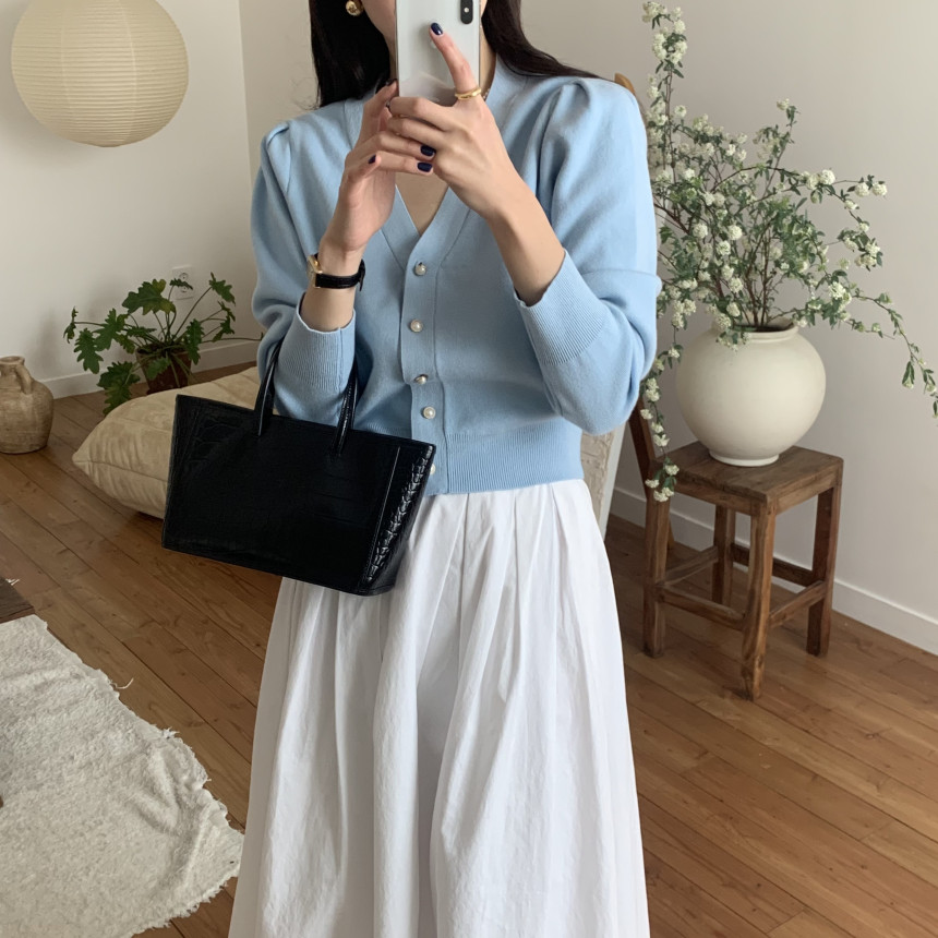 [단독] 라미르 가을 브이넥 진주버튼 퍼프 브이넥 간절기 파스텔 루즈핏 가디건 상세 이미지 74