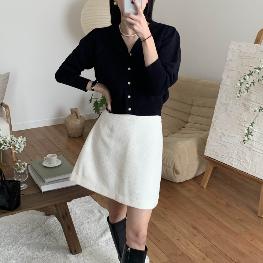 [단독] 라미르 가을 브이넥 진주버튼 퍼프 브이넥 간절기 파스텔 루즈핏 가디건 상세 이미지 12