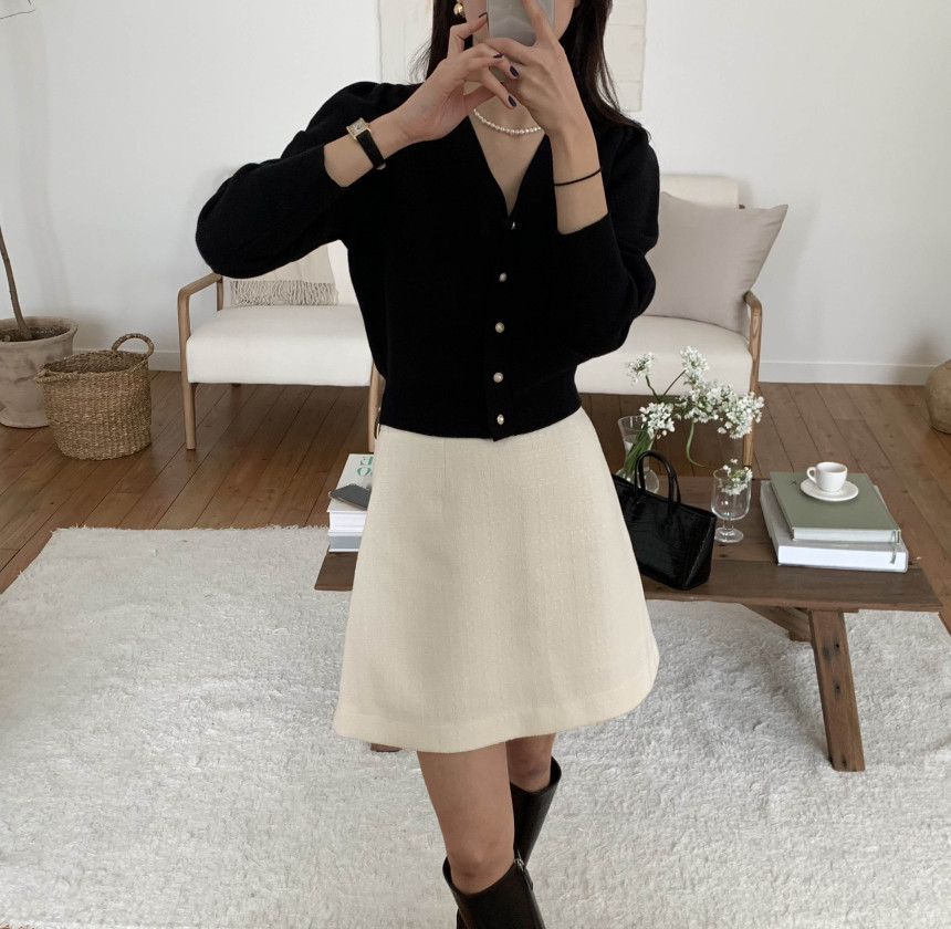 [단독] 라미르 가을 브이넥 진주버튼 퍼프 브이넥 간절기 파스텔 루즈핏 가디건 상세 이미지 32