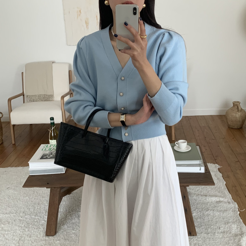 [단독] 라미르 가을 브이넥 진주버튼 퍼프 브이넥 간절기 파스텔 루즈핏 가디건 상세 이미지 93
