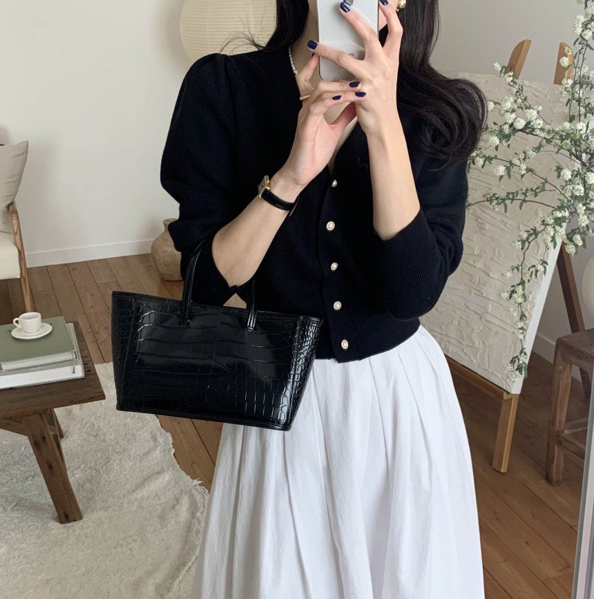 [단독] 라미르 가을 브이넥 진주버튼 퍼프 브이넥 간절기 파스텔 루즈핏 가디건 상세 이미지 1