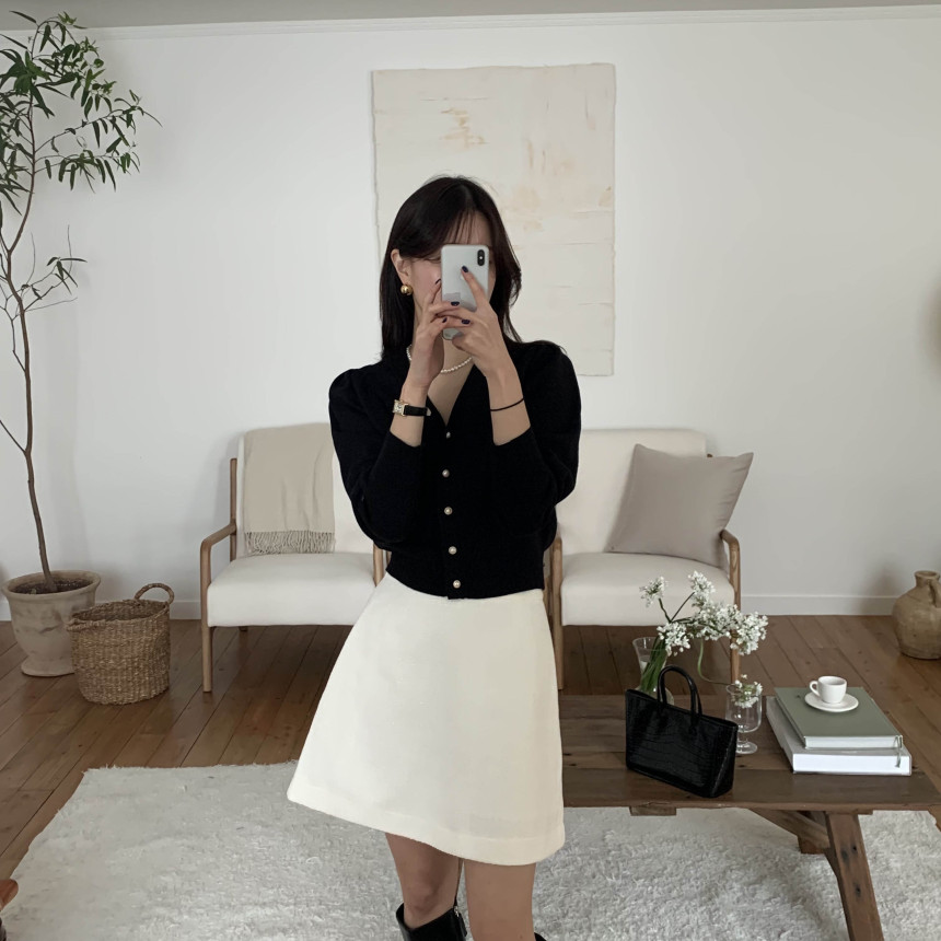 [단독] 라미르 가을 브이넥 진주버튼 퍼프 브이넥 간절기 파스텔 루즈핏 가디건 상세 이미지 28