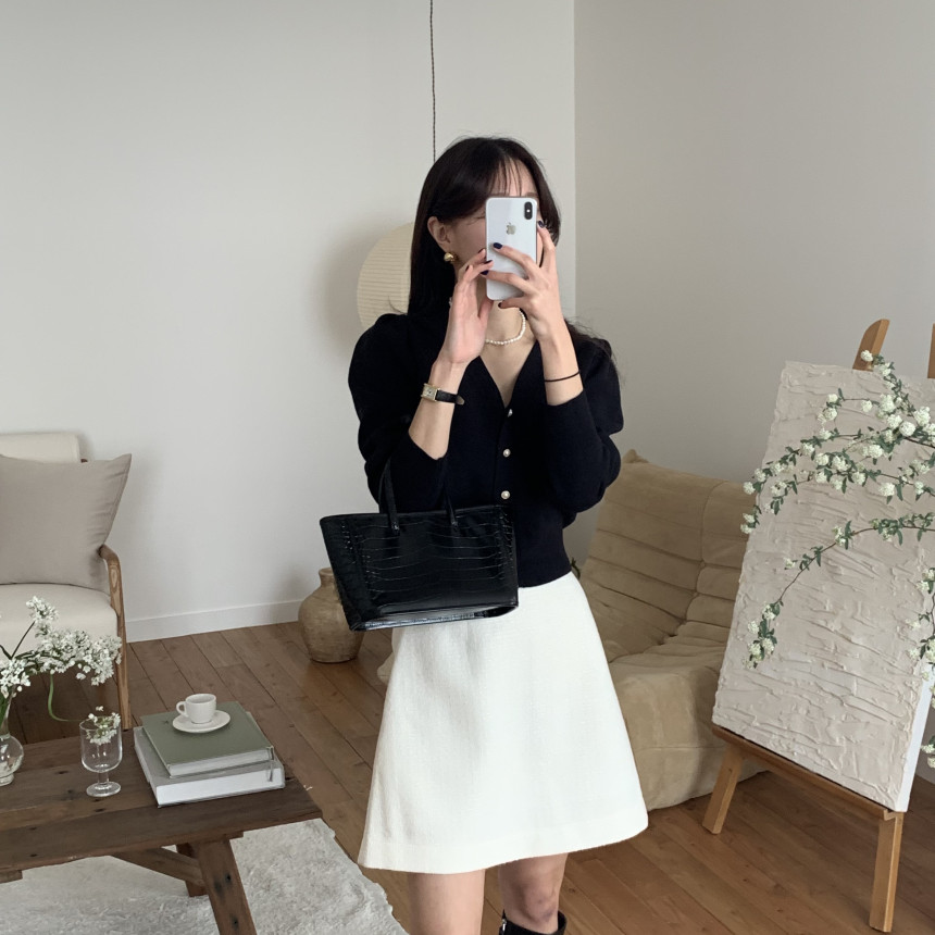 [단독] 라미르 가을 브이넥 진주버튼 퍼프 브이넥 간절기 파스텔 루즈핏 가디건 상세 이미지 37