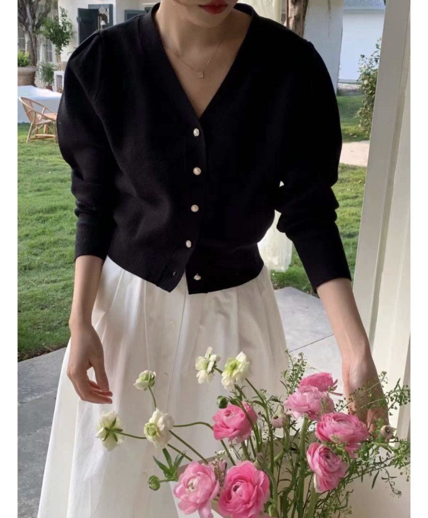 [단독] 라미르 가을 브이넥 진주버튼 퍼프 브이넥 간절기 파스텔 루즈핏 가디건 상세 이미지 4
