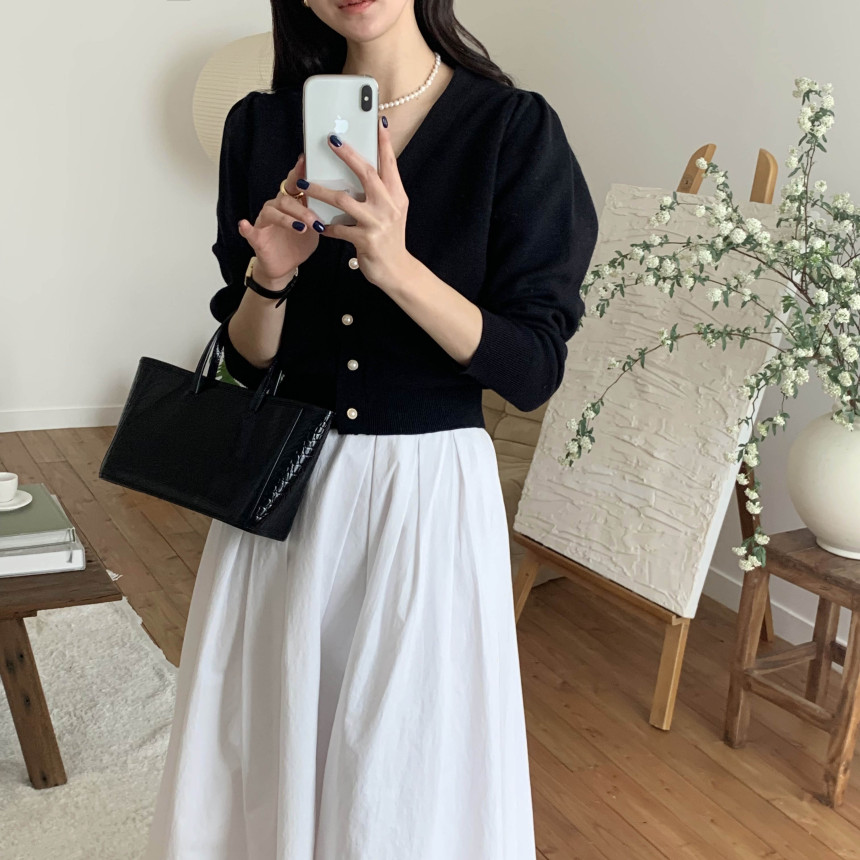 [단독] 라미르 가을 브이넥 진주버튼 퍼프 브이넥 간절기 파스텔 루즈핏 가디건 상세 이미지 9