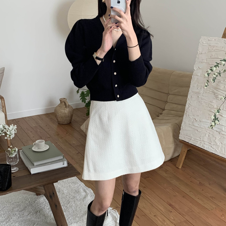 [단독] 라미르 가을 브이넥 진주버튼 퍼프 브이넥 간절기 파스텔 루즈핏 가디건 상세 이미지 20