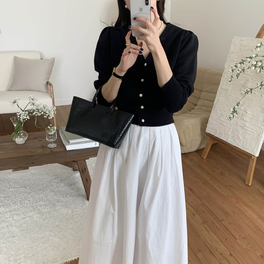 [단독] 라미르 가을 브이넥 진주버튼 퍼프 브이넥 간절기 파스텔 루즈핏 가디건 상세 이미지 16