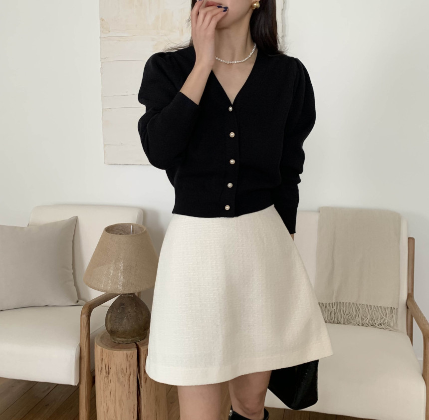 [단독] 라미르 가을 브이넥 진주버튼 퍼프 브이넥 간절기 파스텔 루즈핏 가디건 상세 이미지 33