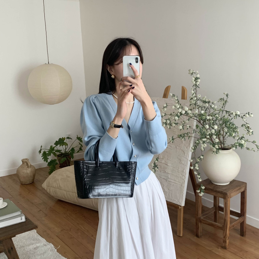 [단독] 라미르 가을 브이넥 진주버튼 퍼프 브이넥 간절기 파스텔 루즈핏 가디건 상세 이미지 91