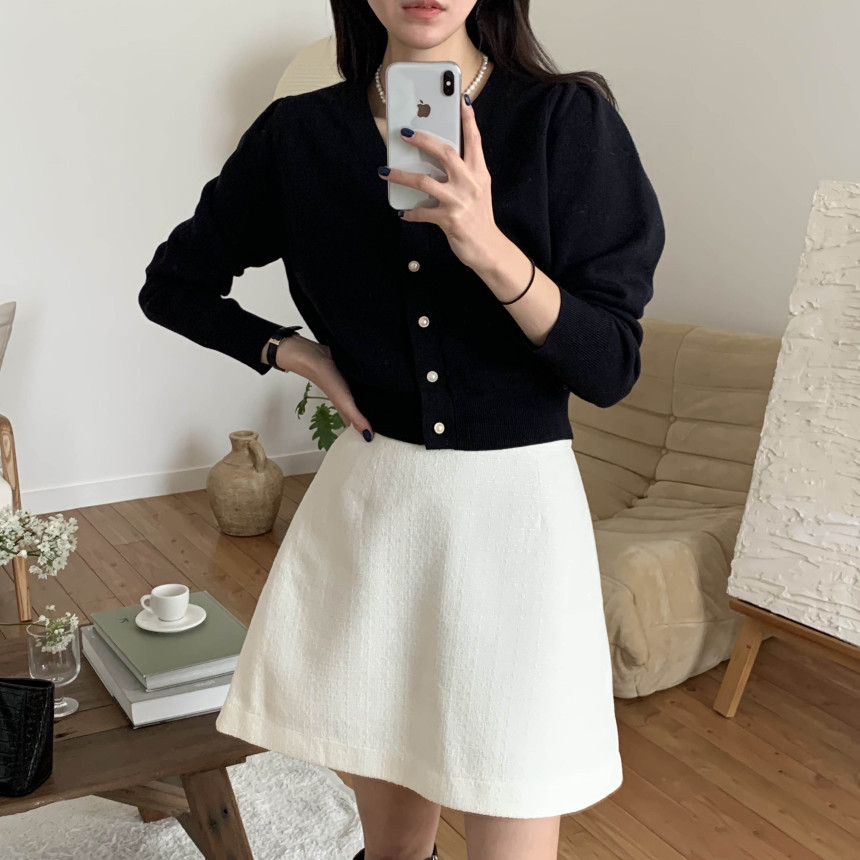 [단독] 라미르 가을 브이넥 진주버튼 퍼프 브이넥 간절기 파스텔 루즈핏 가디건 상세 이미지 23