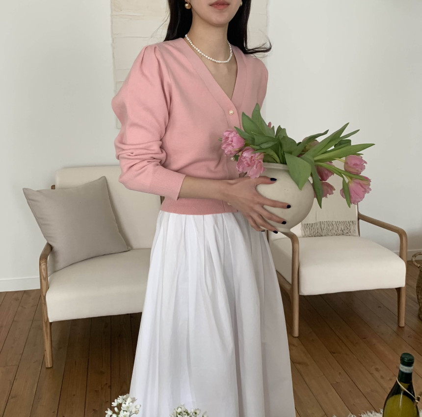 [단독] 라미르 가을 브이넥 진주버튼 퍼프 브이넥 간절기 파스텔 루즈핏 가디건 상세 이미지 59