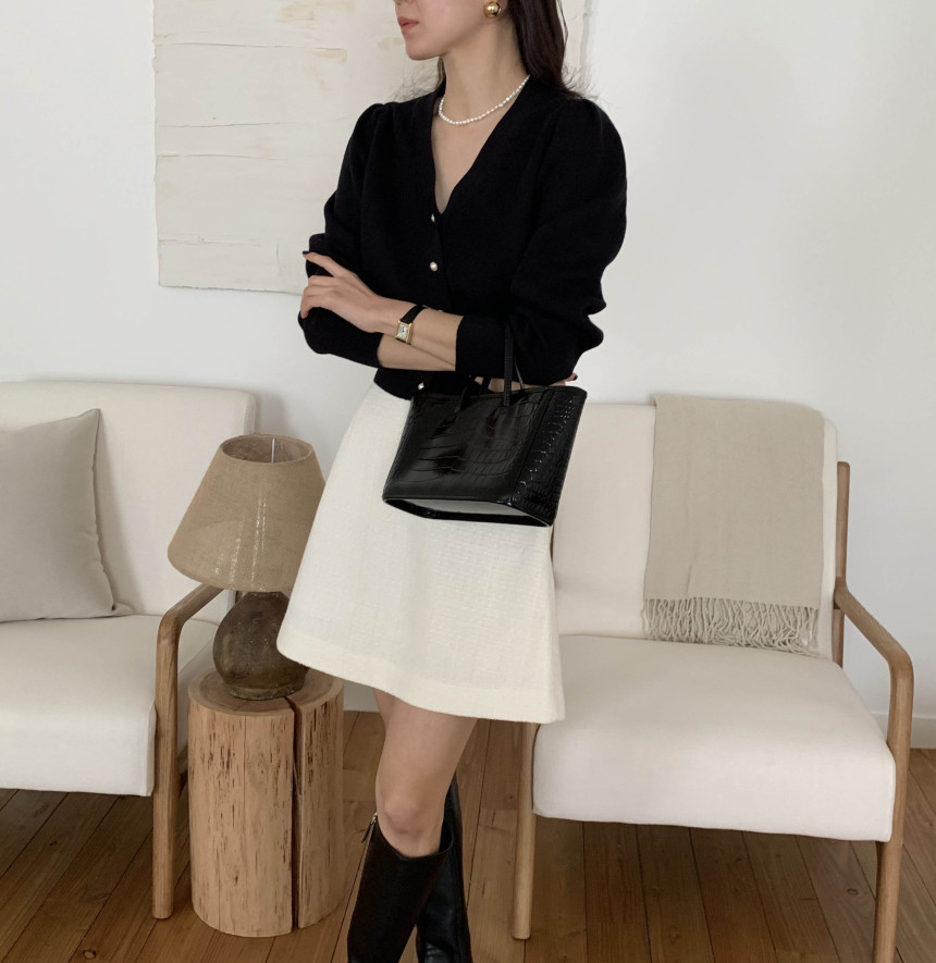 [단독] 라미르 가을 브이넥 진주버튼 퍼프 브이넥 간절기 파스텔 루즈핏 가디건 상세 이미지 24