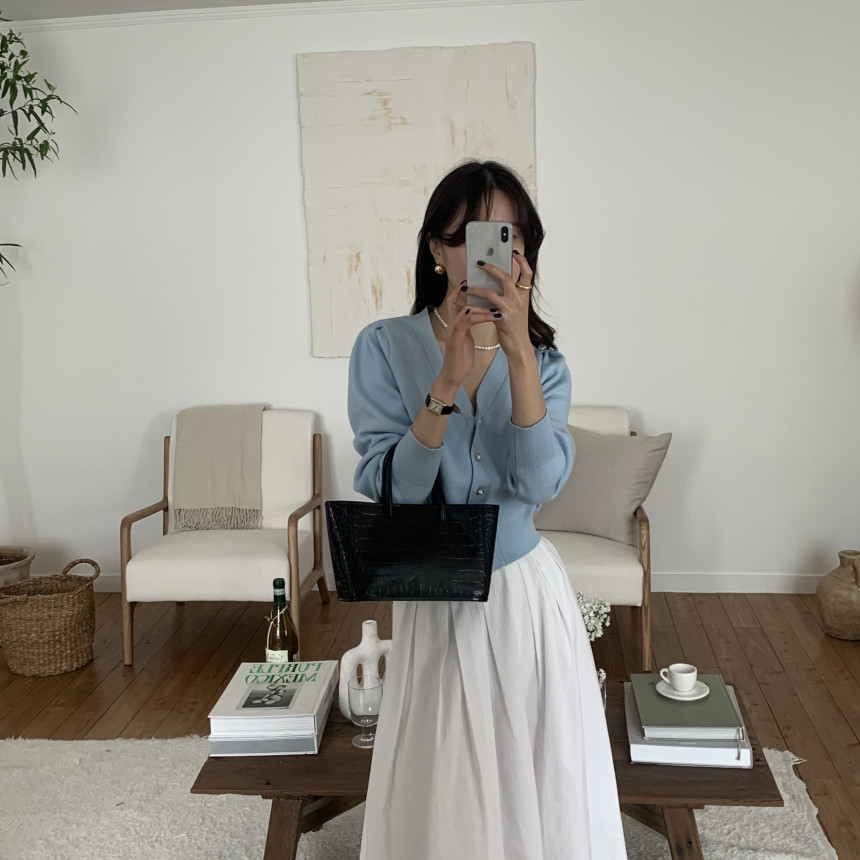 [단독] 라미르 가을 브이넥 진주버튼 퍼프 브이넥 간절기 파스텔 루즈핏 가디건 상세 이미지 84