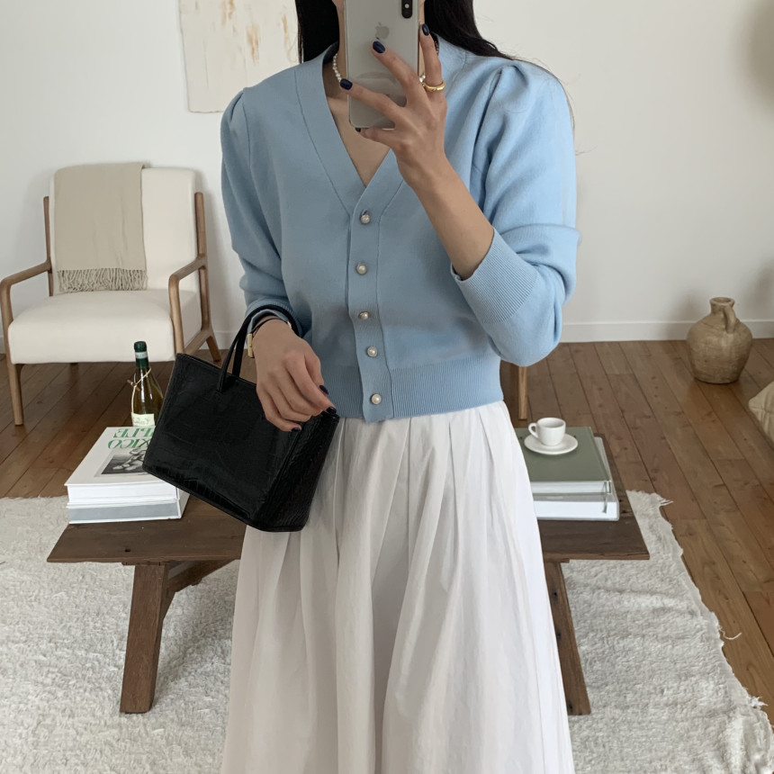 [단독] 라미르 가을 브이넥 진주버튼 퍼프 브이넥 간절기 파스텔 루즈핏 가디건 상세 이미지 72