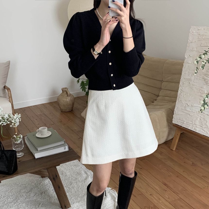 [단독] 라미르 가을 브이넥 진주버튼 퍼프 브이넥 간절기 파스텔 루즈핏 가디건 상세 이미지 14
